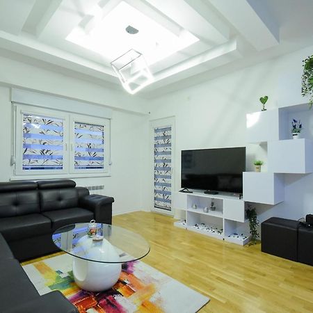 Luxury "Cube" Apartment Скопие Екстериор снимка